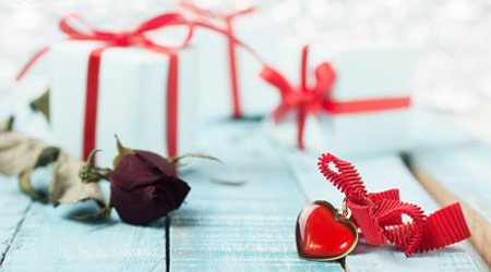 What kind of heartwarming gifts should men give to women when they care about them?