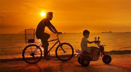 Give your dad these gifts for Father's Day: healthy and smart