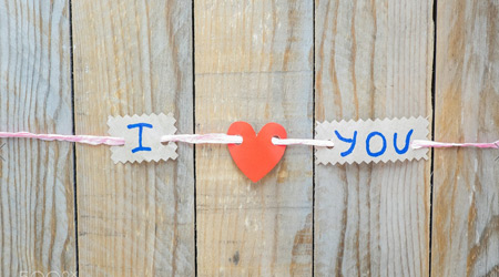 A collection of Chinese Valentine's Day gifts that can be engraved