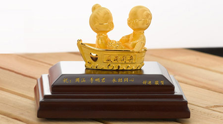 What gifts are best for parents on their golden wedding anniversary?