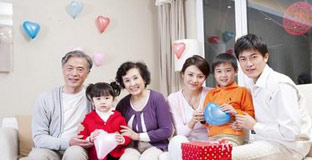 What gifts are good for parents on Dragon Boat Festival?