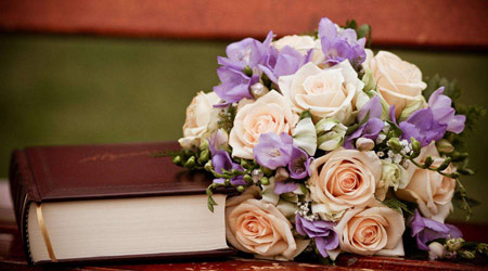 What flowers should I give to my girlfriend on 520 Internet Valentine's Day?