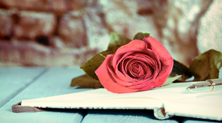 If you miss your girlfriend's birthday, these romantic gifts are the most suitable