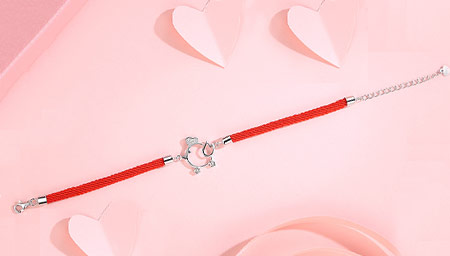 What gifts should I give to people born in the Year of the Rooster?