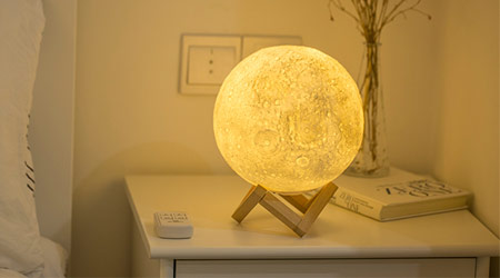 10 romantic moon-themed gifts
