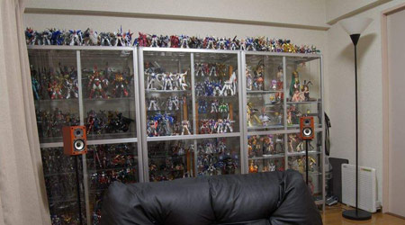 Dead otaku boys prefer to receive such gifts