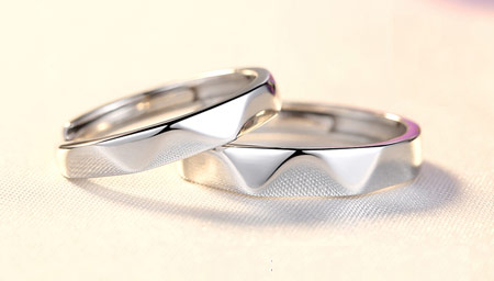 What's a good gift for your girlfriend on her 520th anniversary?