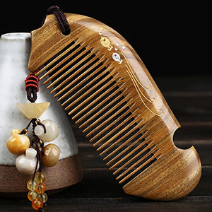 Natural green sandalwood small wooden comb