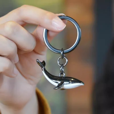 Whale alloy car keychain pendant