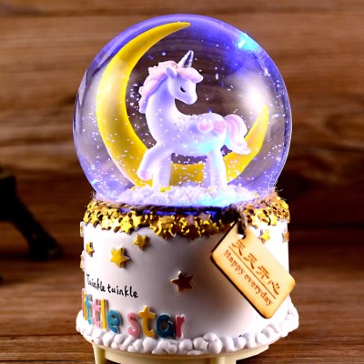 Cutie muzicală cu glob de cristal unicorn
