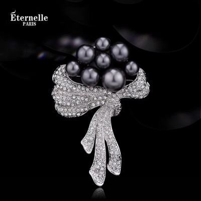 French Eternelle pearl brooch