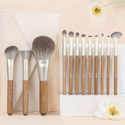 White Tea 12-piece makeup brush set