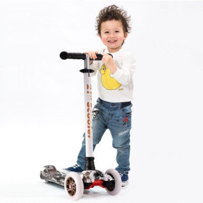 Children's foldable three-wheel scooter