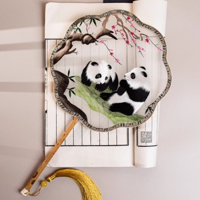 Ancient style cloud brocade Suzhou embroidery round fan