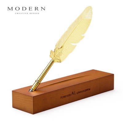 Stylo plume en métal moderne