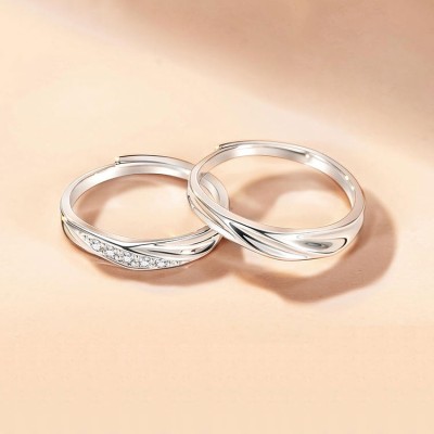 Mobius Strip Couple Ring