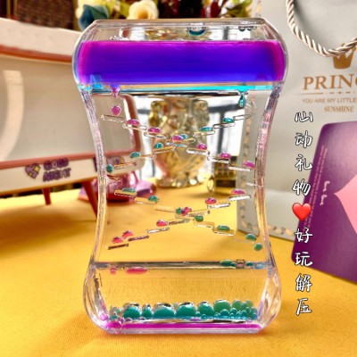 Creative dynamic liquid hourglass