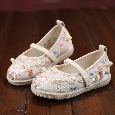 Girls traditional Chinese style embroidered shoes