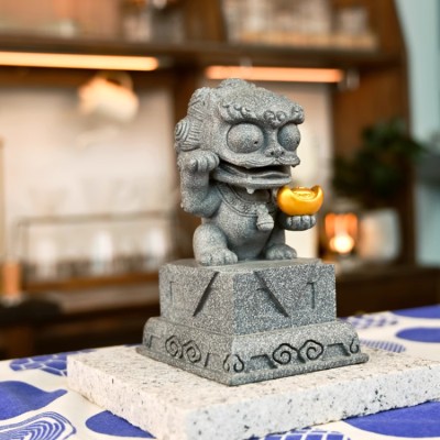 Chinese style stone lion fortune-attracting ornaments