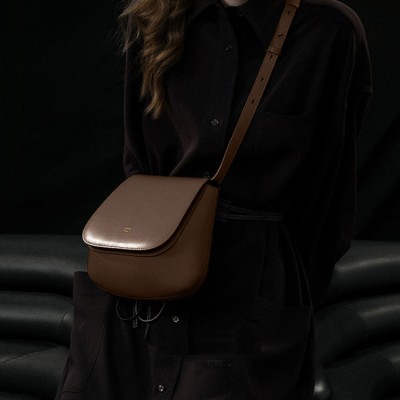 Unifine saddle messenger bag