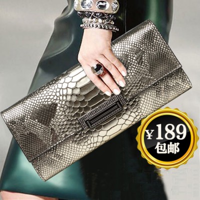 Crocodile pattern lady clutch