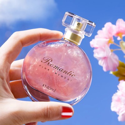 عطر الفتاة الذهبية ذو الرائحة الطبيعية