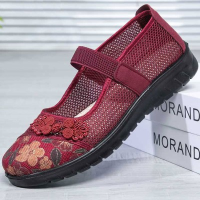 Old Beijing cloth shoes for the elderly
