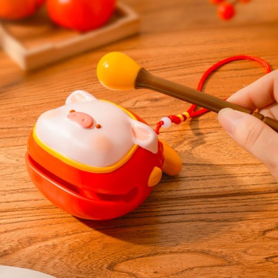 LuLu piglet carp knocks on the wooden fish