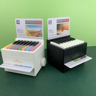 Playable Piano Calendar
