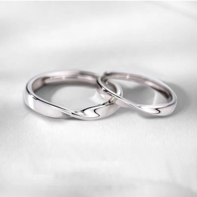 Mobius Strip Couple Ring