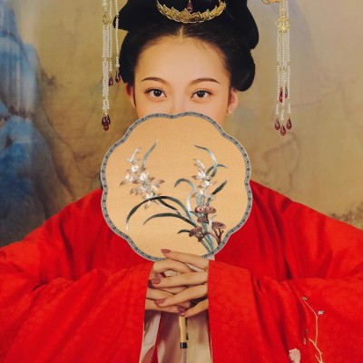 Chinese hand-embroidered round fan