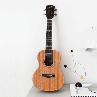 Kız ukulele gitarı