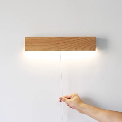 Lampada da parete con sfondo in legno massello in stile semplice