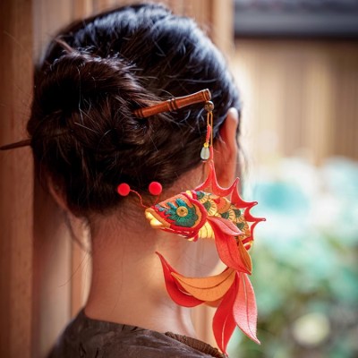 Hand-embroidered Koi lamp hairpin