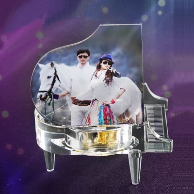 Photo crystal piano music box